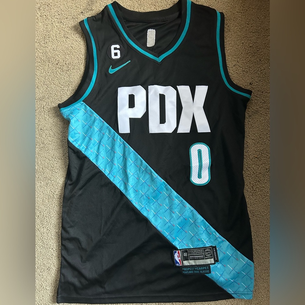 Dame Lillard PDX men's medium